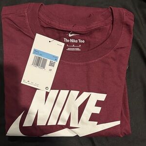 Nike Men's Burgundy Short Sleeve Tee